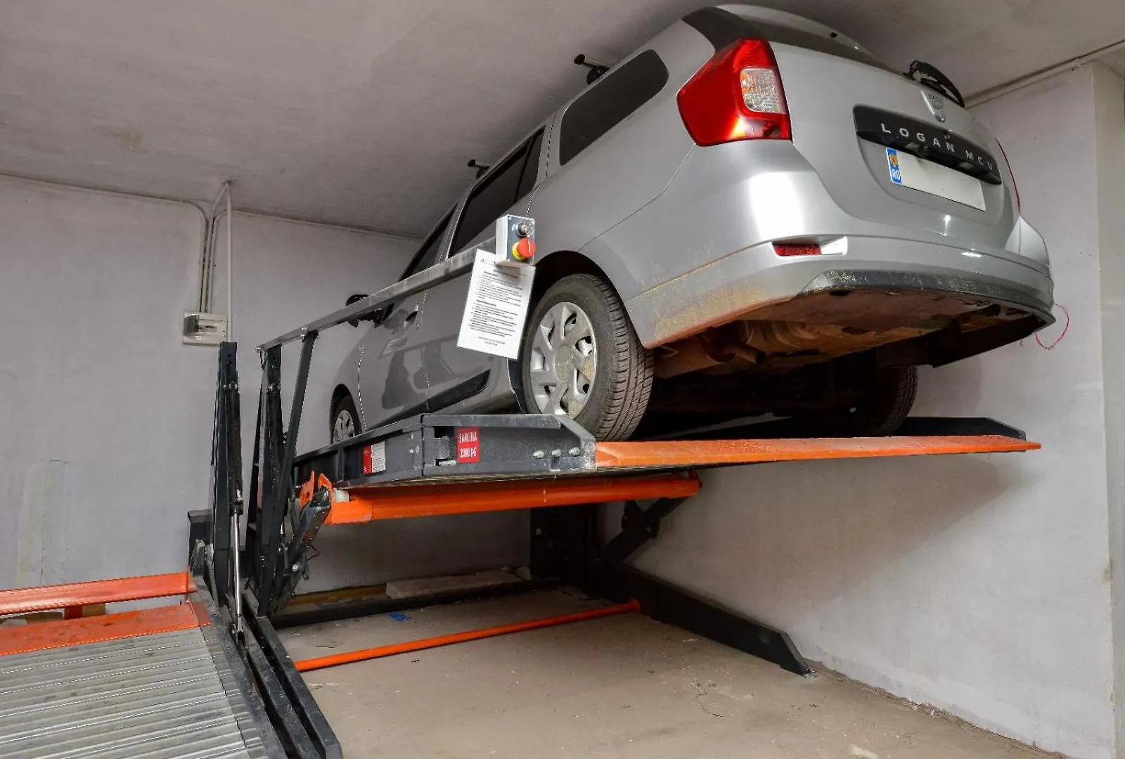 Bucharest Apartment - Private Parking