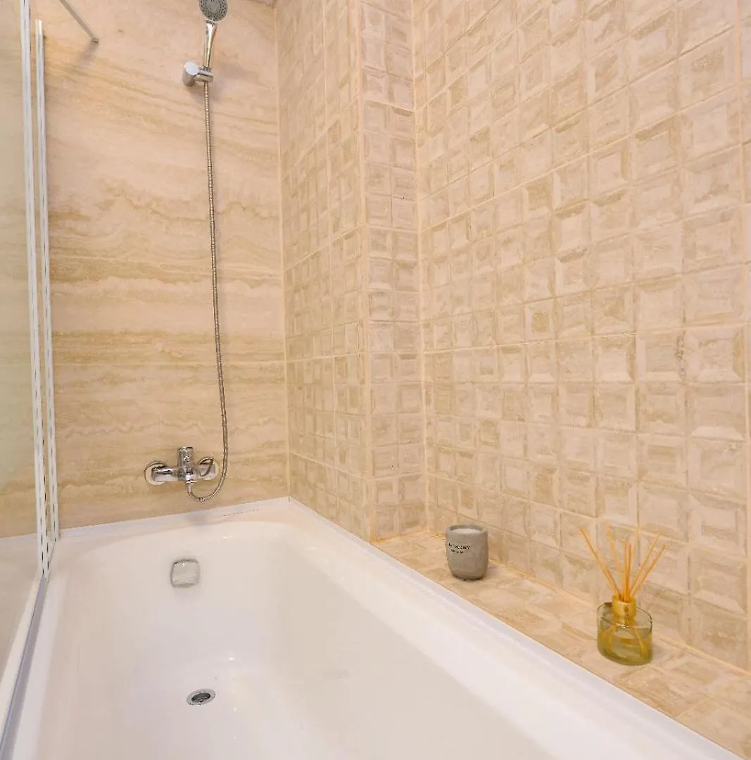 Bucharest Apartment - Private Parking România
