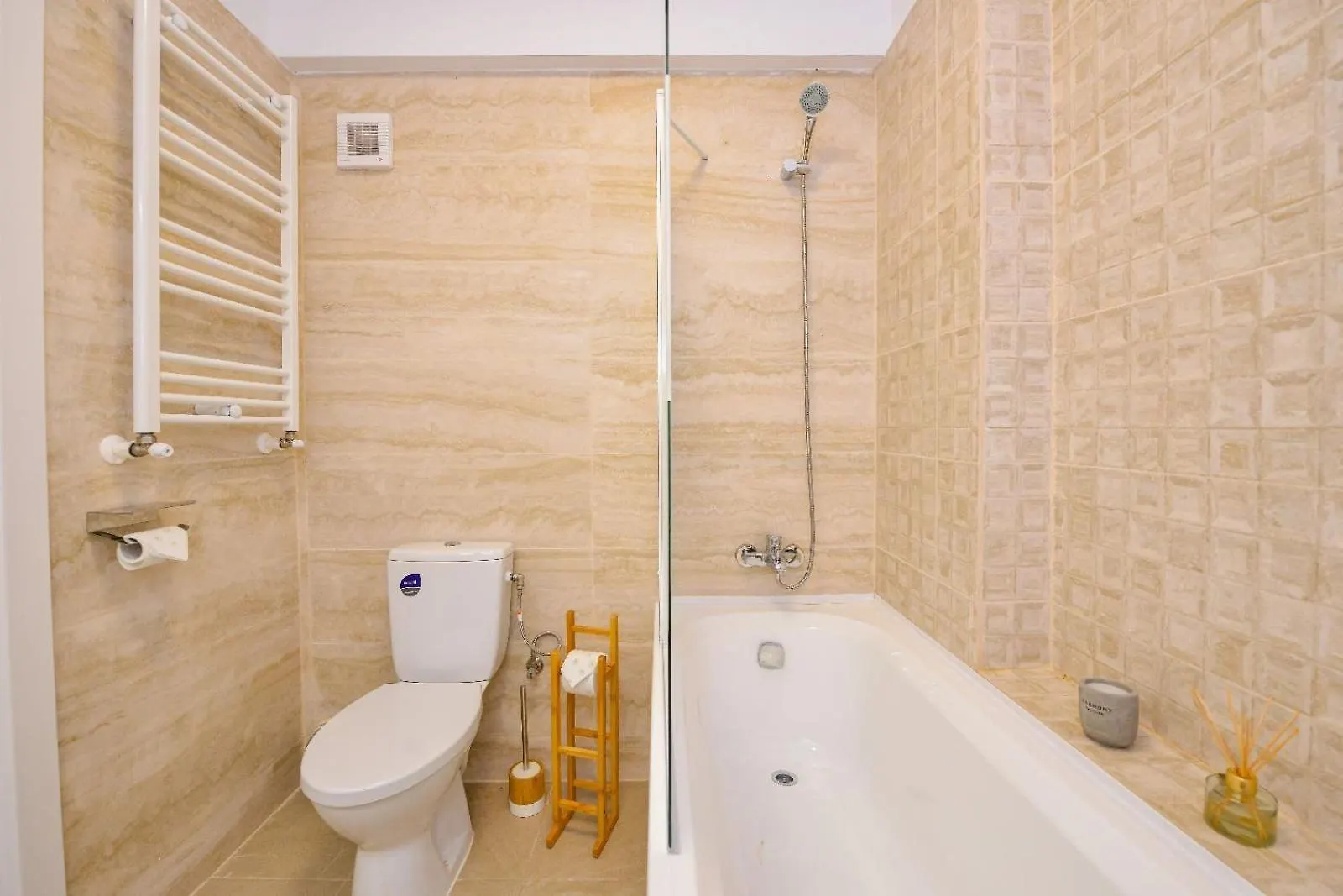 Bucharest Apartment - Private Parking