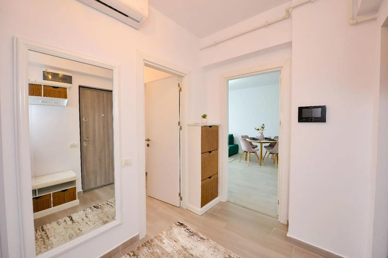 Bucharest Apartment - Private Parking 0*,  Romania