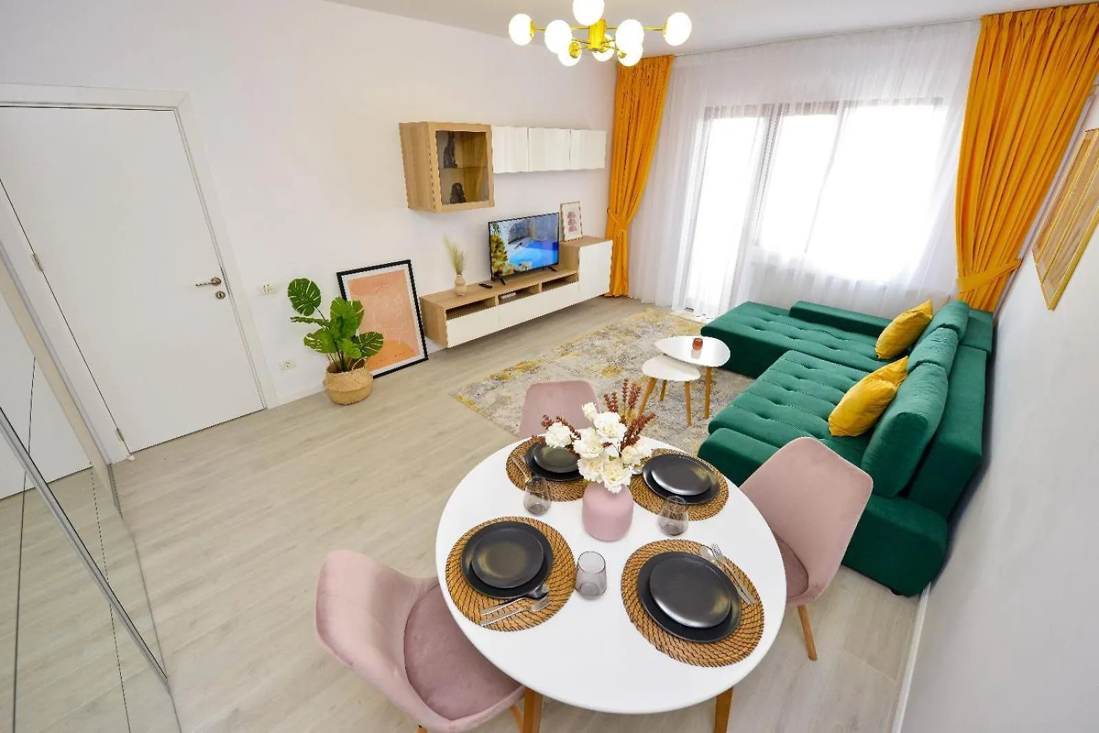Bucharest Apartment - Private Parking