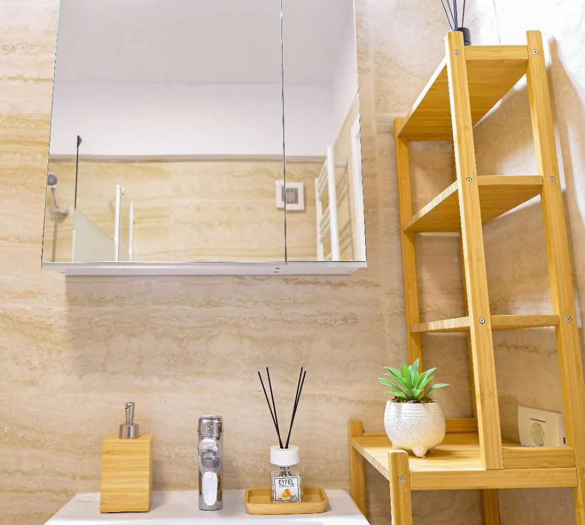 Bucharest Apartment - Private Parking