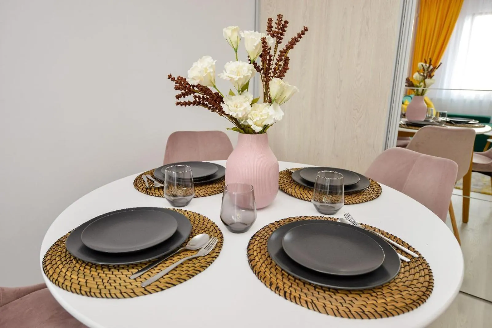 Bucharest Apartment - Private Parking Romania