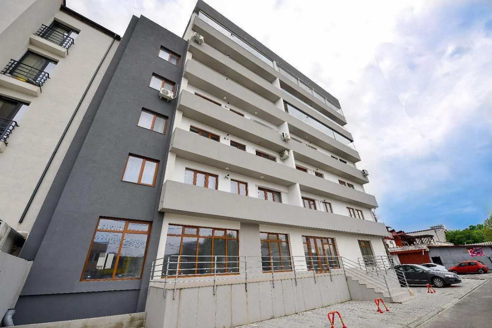 Bucharest Apartment - Private Parking 0*,